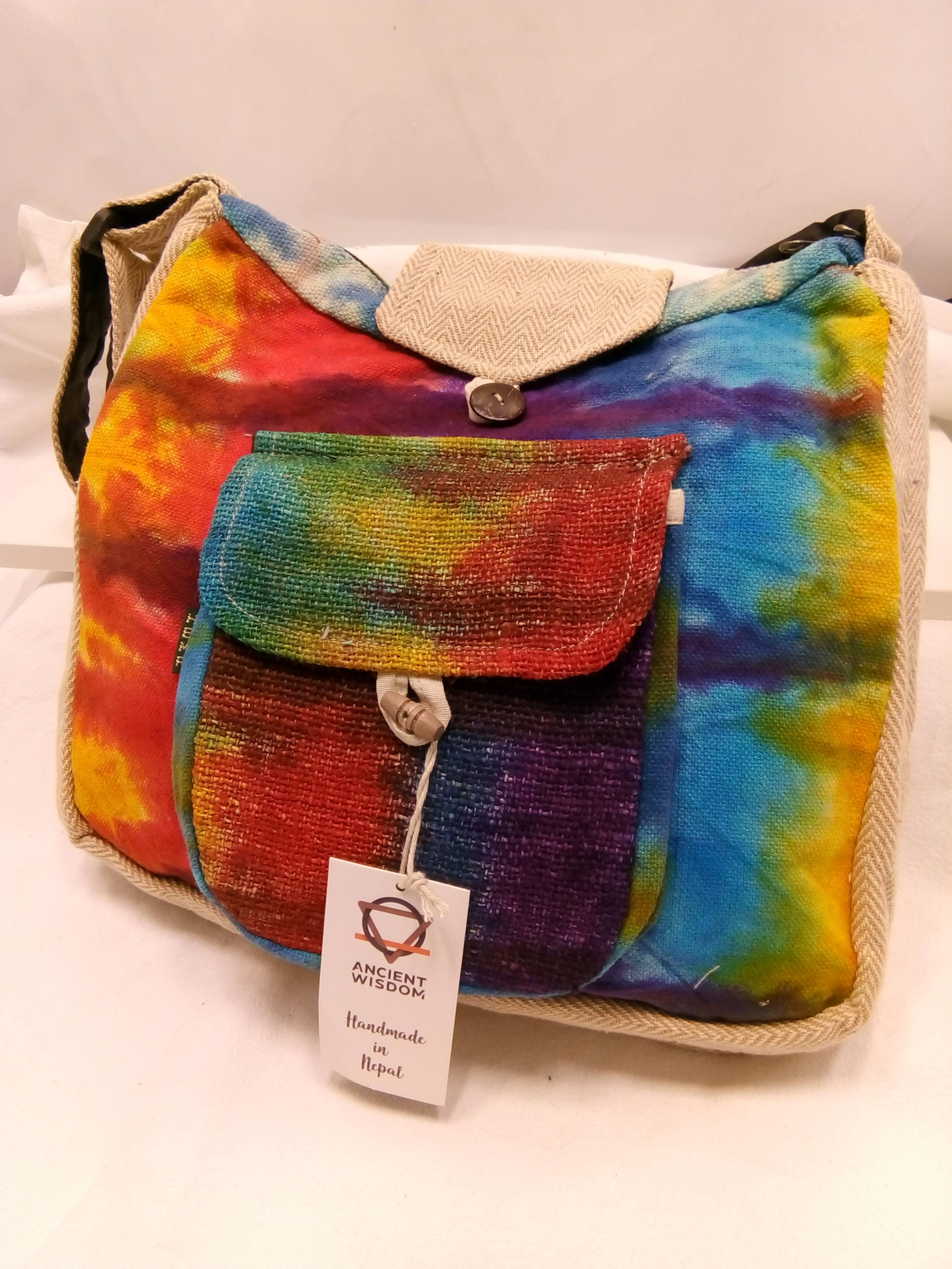 Umhängetasche mit Vordertasche aus Hanf-Batik 108
